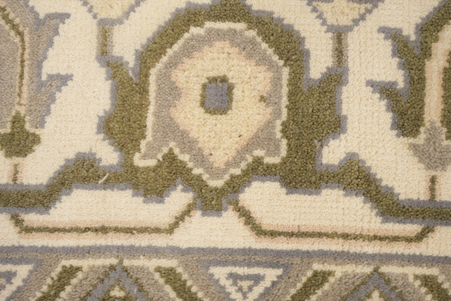Traditional Area Rug in Subtle Tones and Delicate Motifs 9'x12'