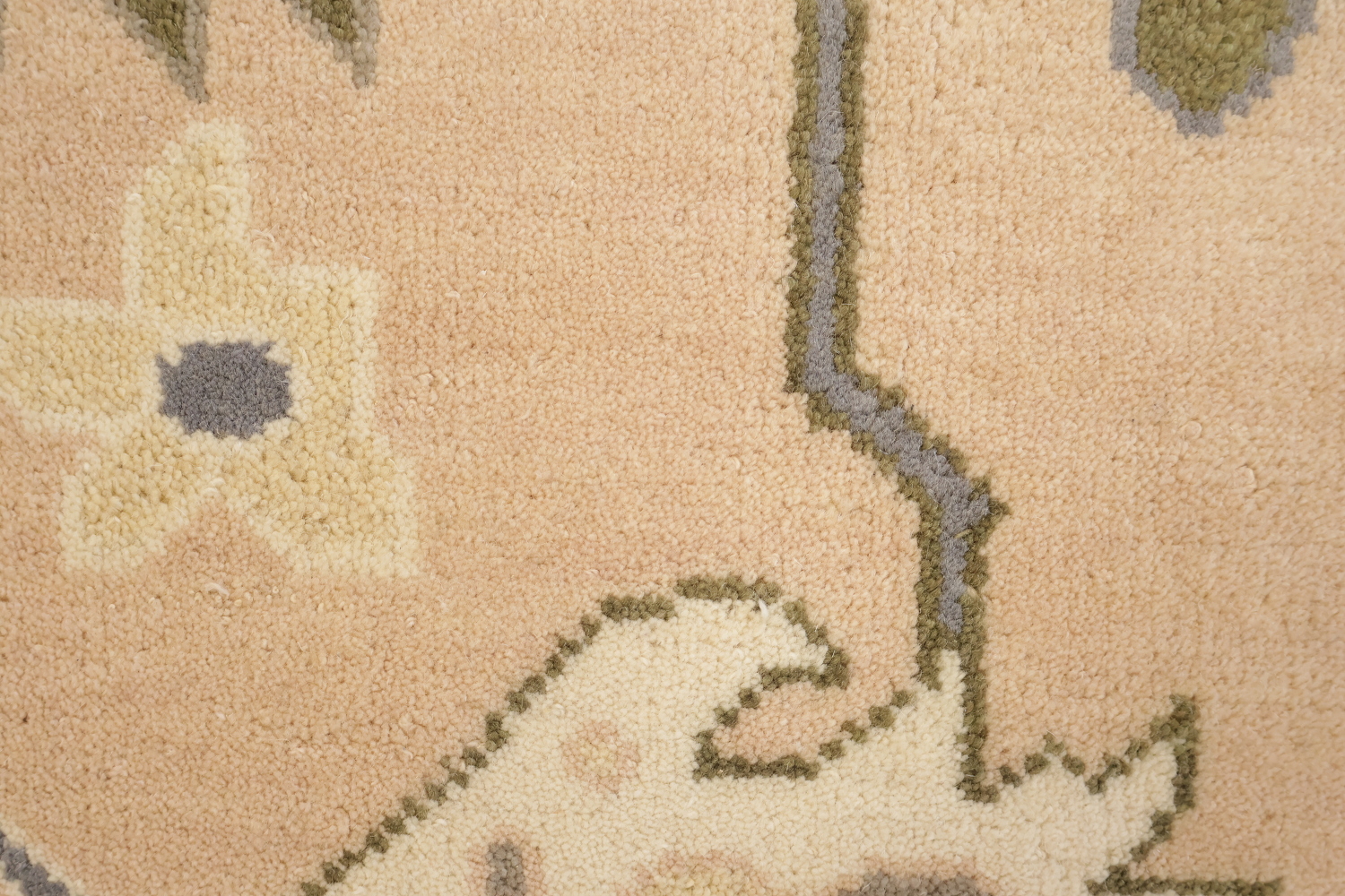 Traditional Area Rug in Subtle Tones and Delicate Motifs 9'x12'