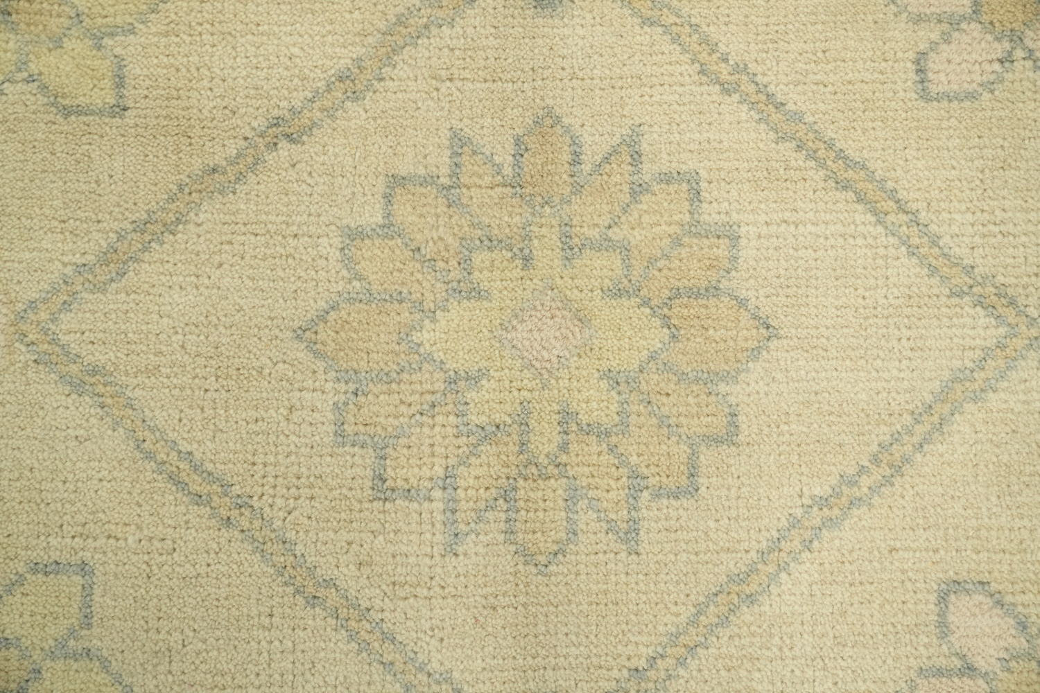 9'x12' Neutral Tone Muted Oushak Living Room Rug with Classic Distressed Pattern