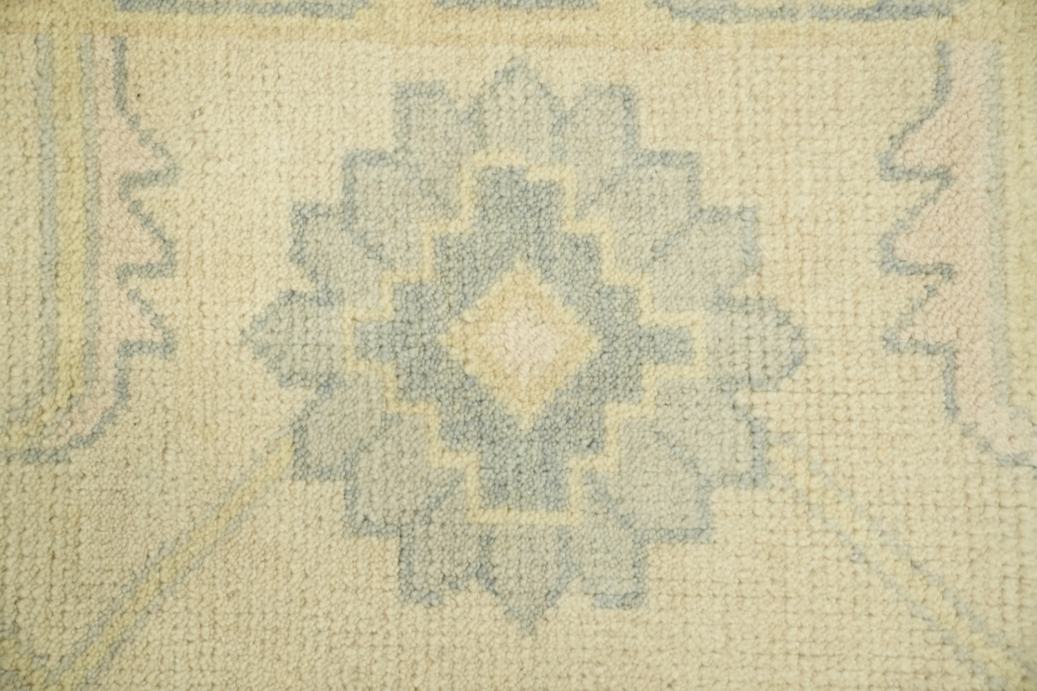 9'x12' Neutral Tone Muted Oushak Living Room Rug with Classic Distressed Pattern