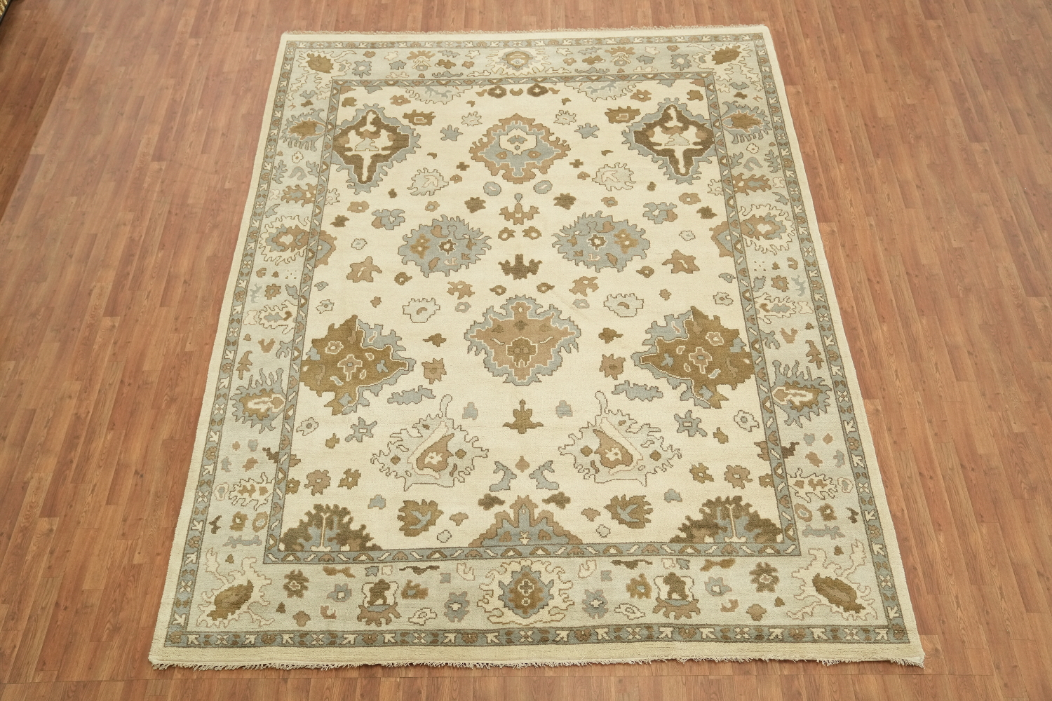 Classic Ivory and Green Oushak Traditional Area Rug 9'x12'