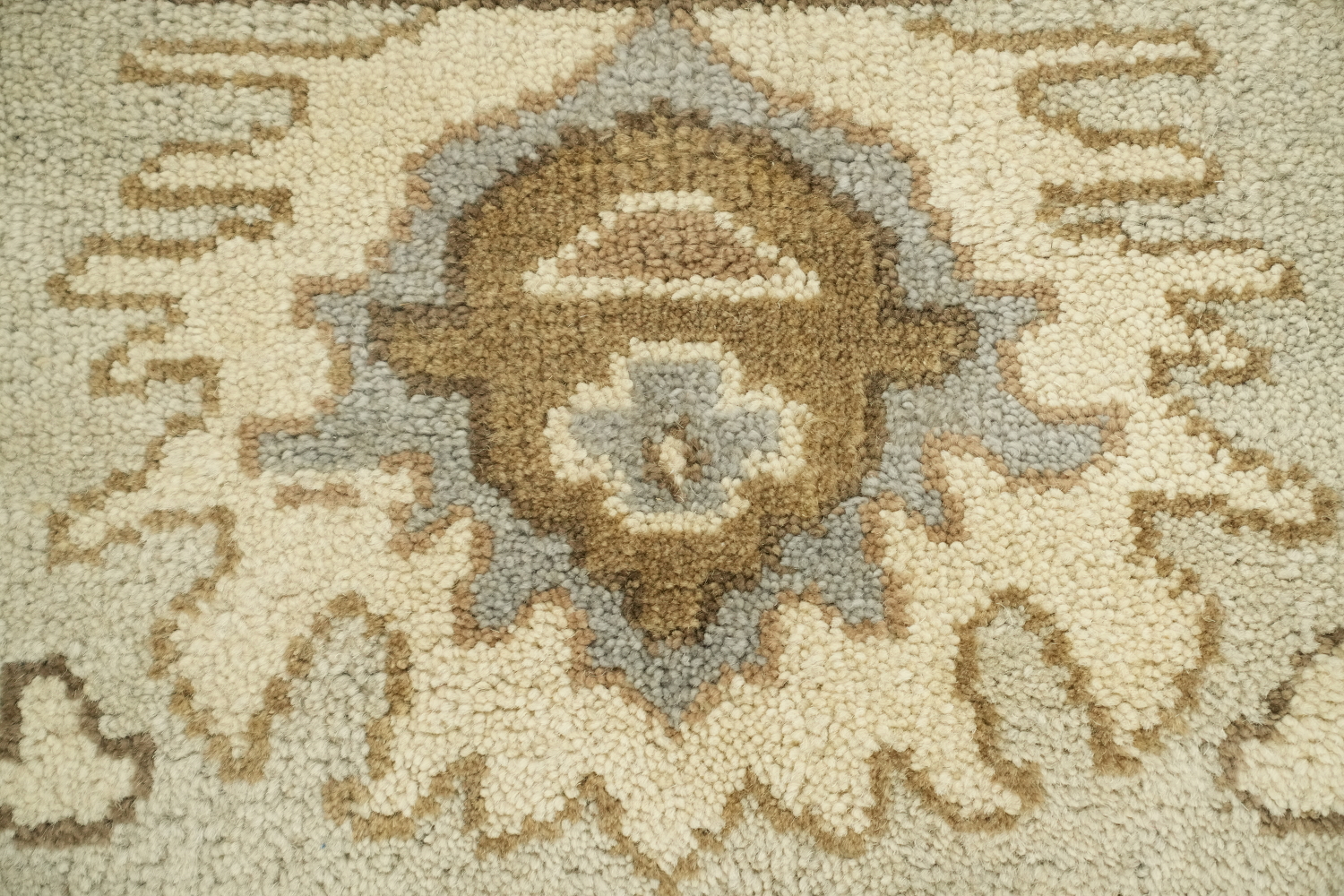 Classic Ivory and Green Oushak Traditional Area Rug 9'x12'