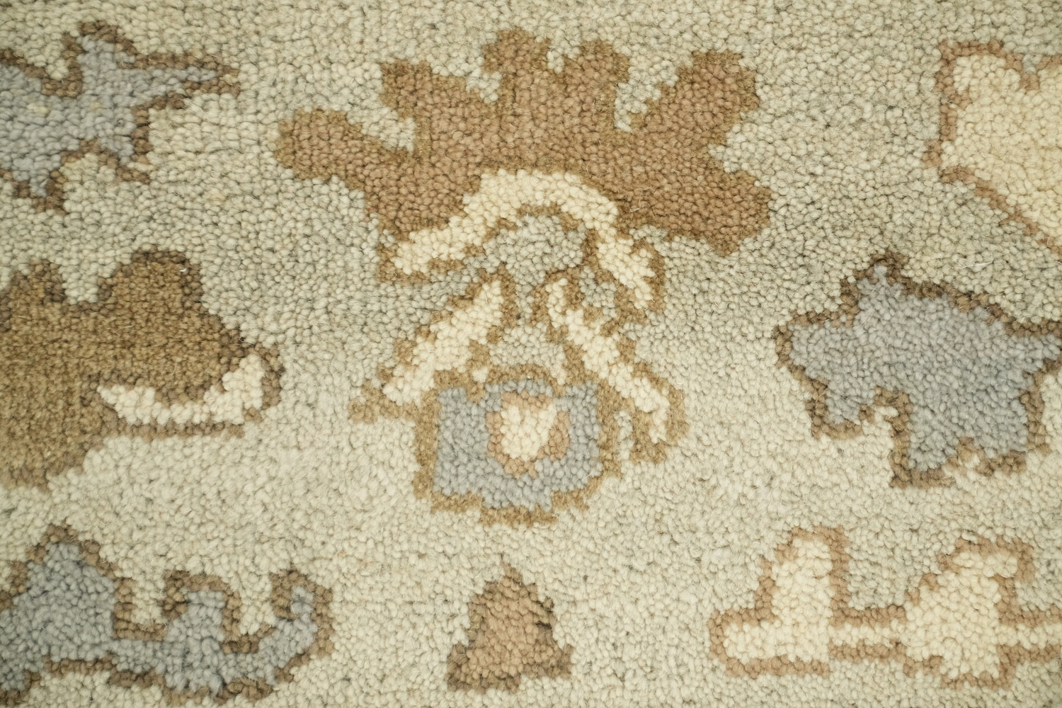Classic Ivory and Green Oushak Traditional Area Rug 9'x12'