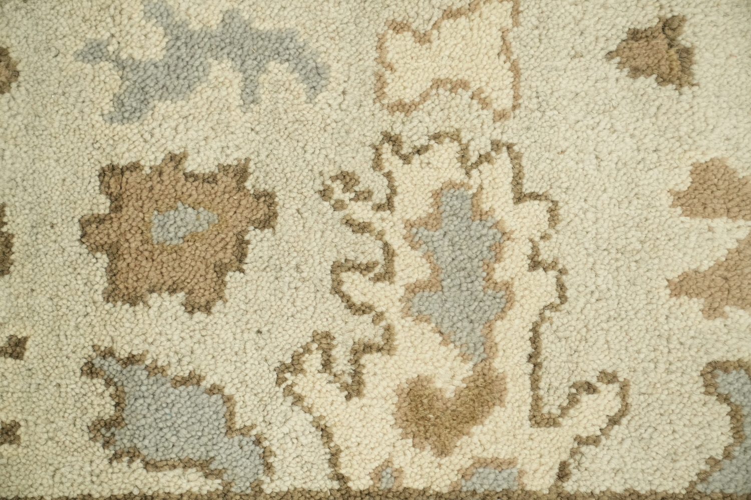 Classic Ivory and Green Oushak Traditional Area Rug 9'x12'