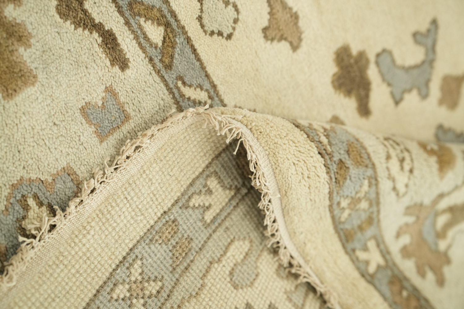 Classic Ivory and Green Oushak Traditional Area Rug 9'x12'