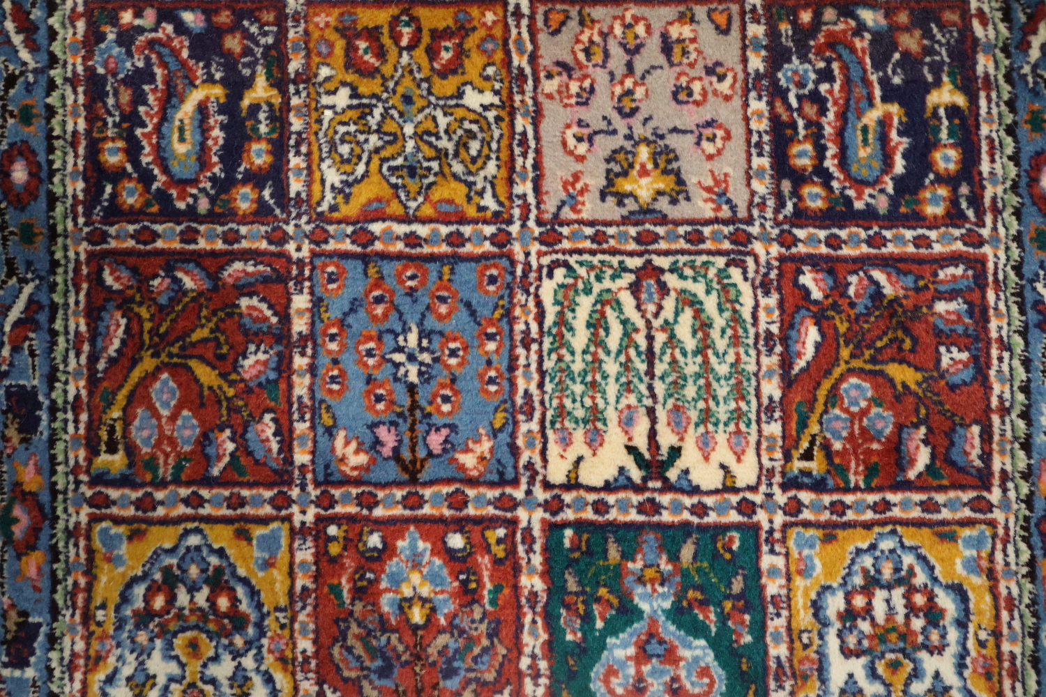 Antique Top Quality Wool Bakhtiari Persian Rug 3x5