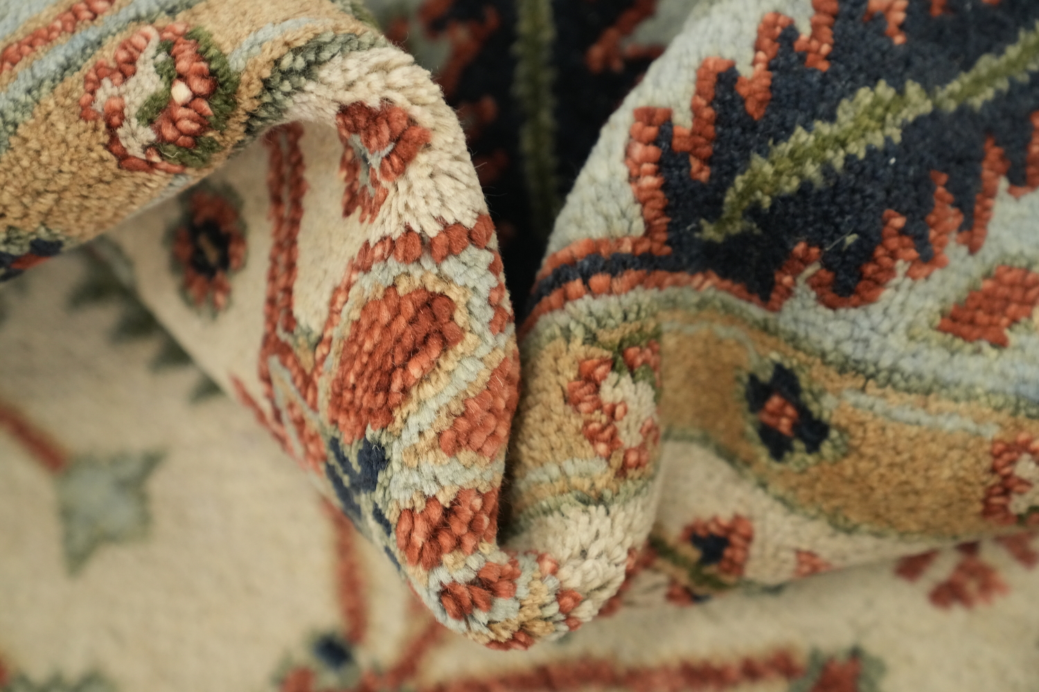 8'x10' Vintage-Inspired Rug with Earthy Tones and Classic Patterns