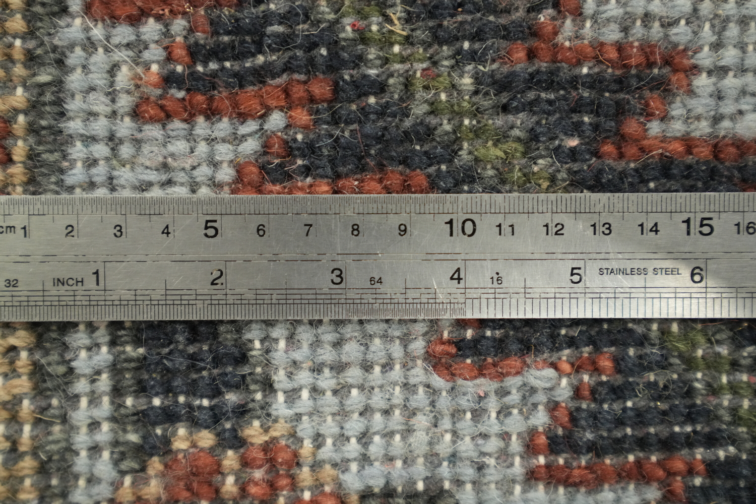 8'x10' Vintage-Inspired Rug with Earthy Tones and Classic Patterns