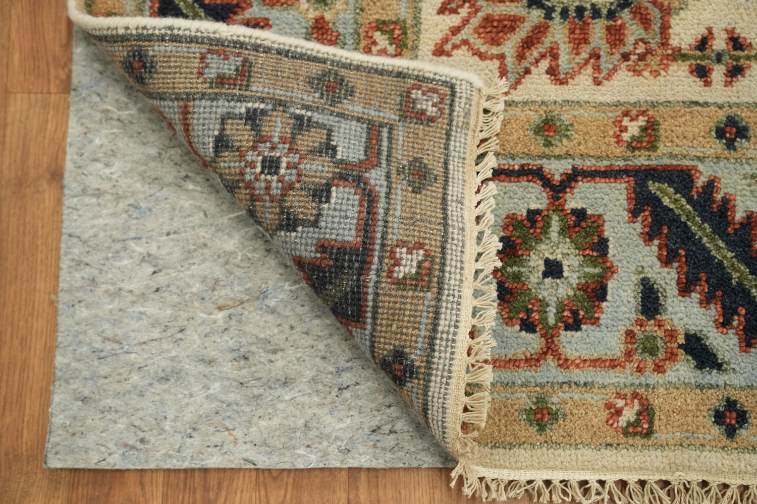 8'x10' Vintage-Inspired Rug with Earthy Tones and Classic Patterns