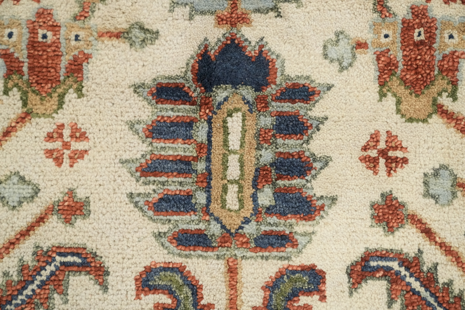8'x10' Vintage-Inspired Rug with Earthy Tones and Classic Patterns