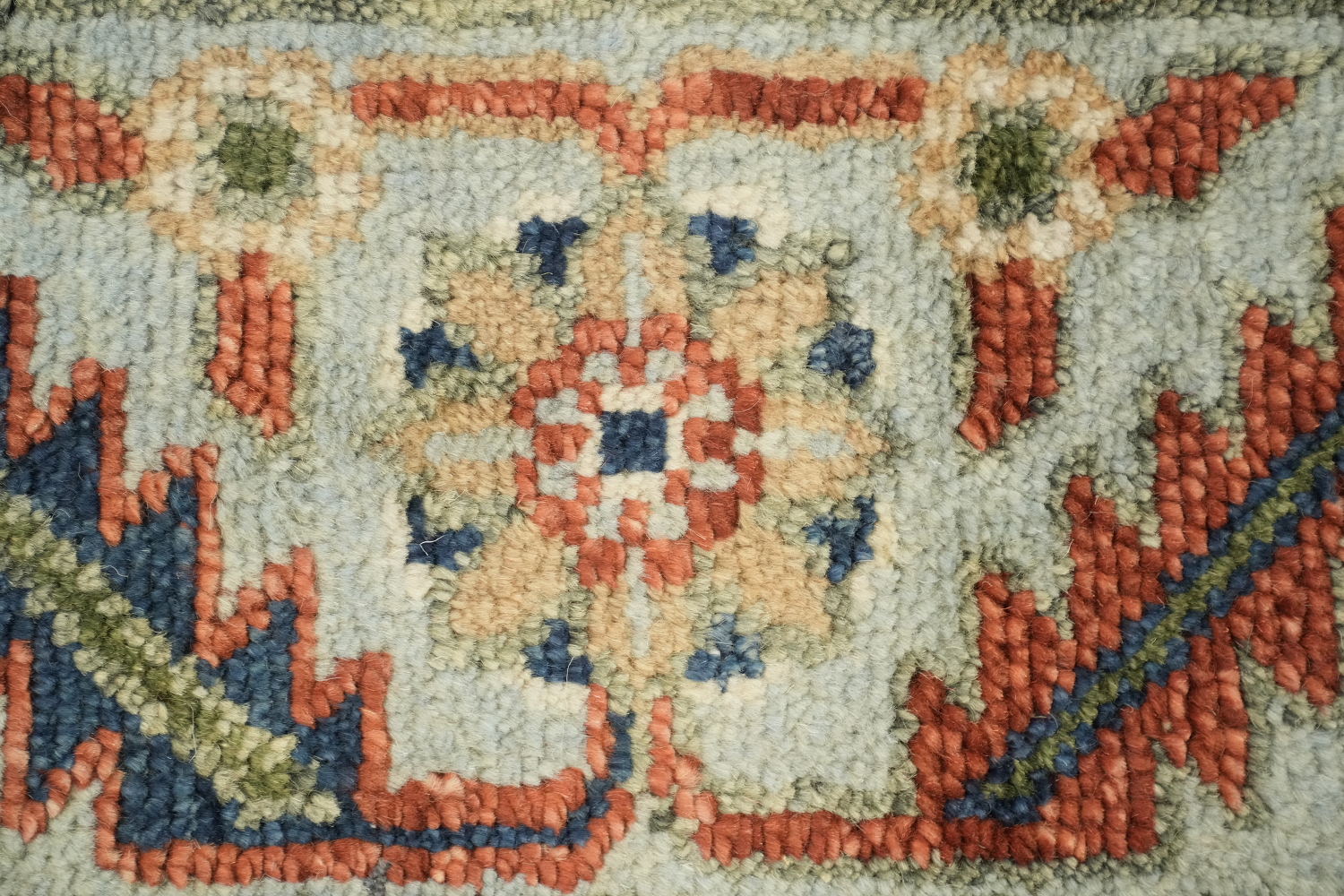 8'x10' Vintage-Inspired Rug with Earthy Tones and Classic Patterns