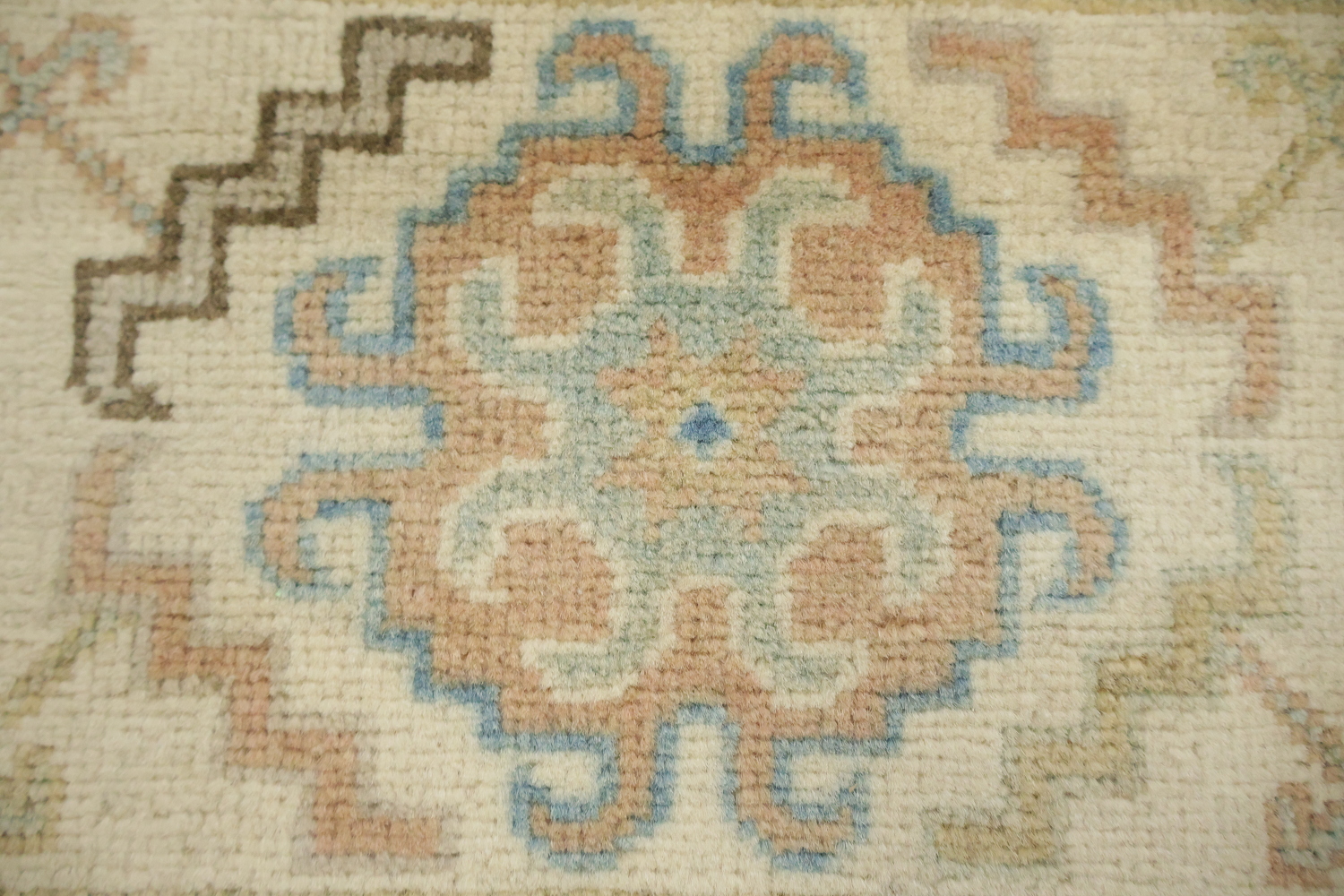 Traditional Light Grey Kazak Pakistani Rug with Delicate Blue and Orange Motifs 6'x9'