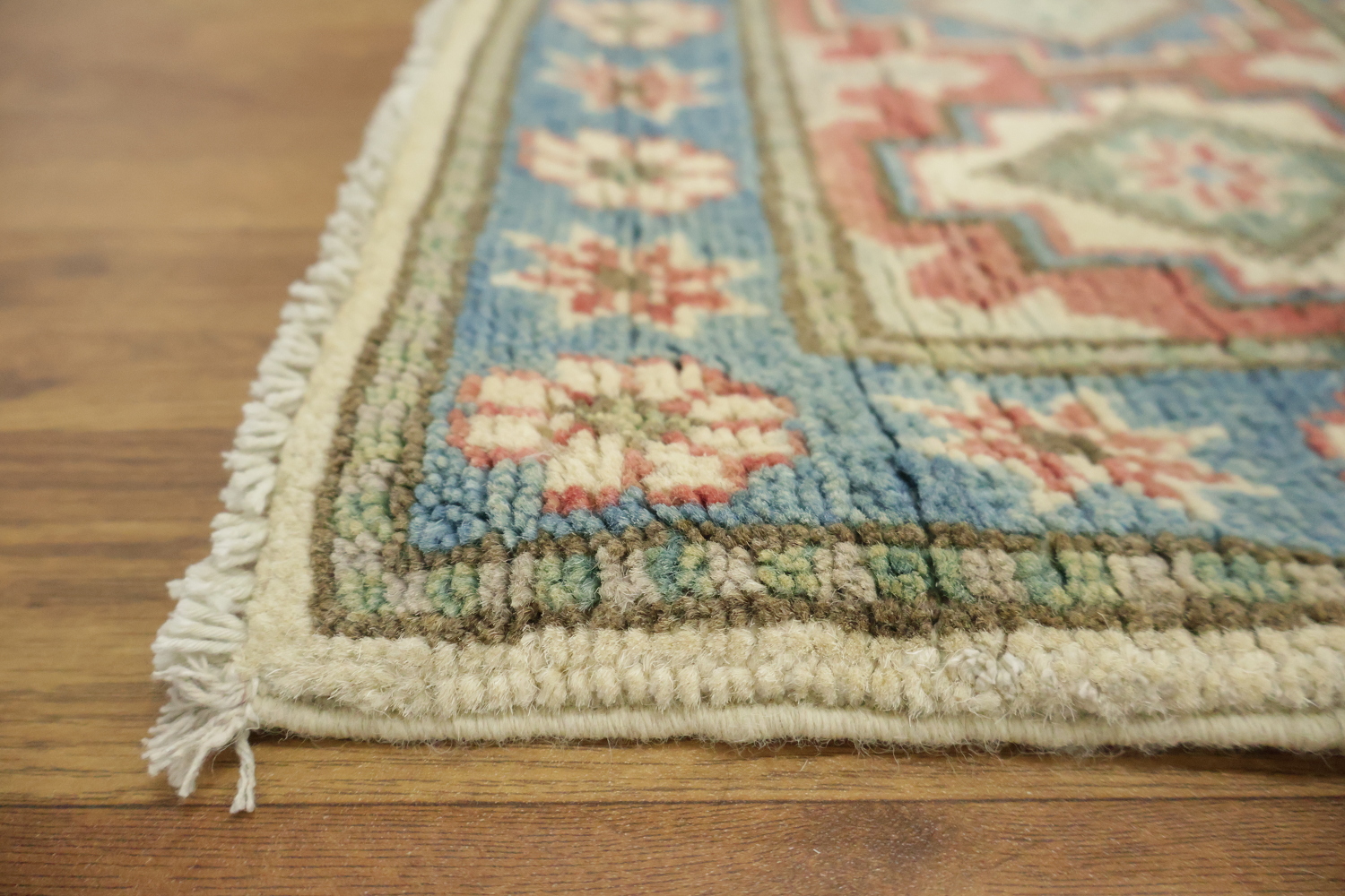 Ivory Kazak Traditional Pattern Rug in Soft Tones for Stylish Décor 7'x10'