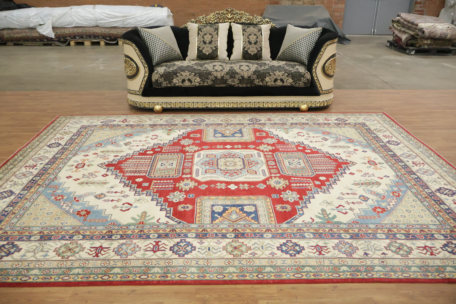 Traditional Red and Blue Rug Ideal for Classic Home Decor 9x12