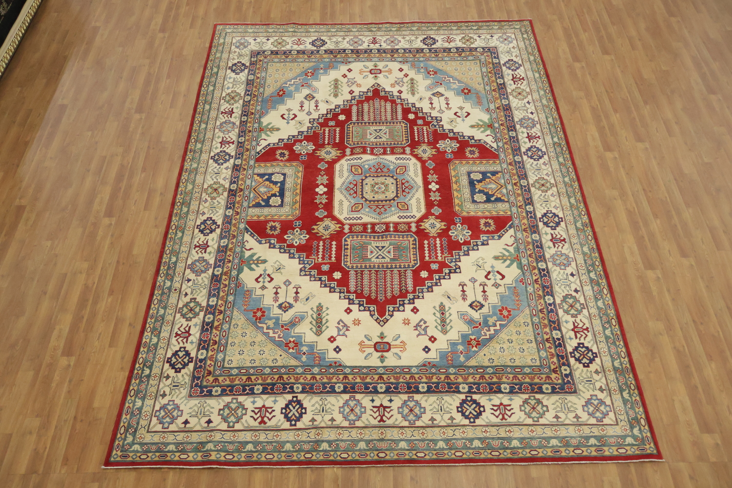 Traditional Red and Blue Rug Ideal for Classic Home Decor 9x12