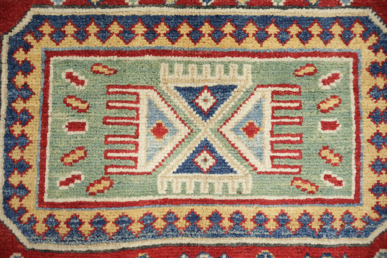 Traditional Red and Blue Rug Ideal for Classic Home Decor 9x12
