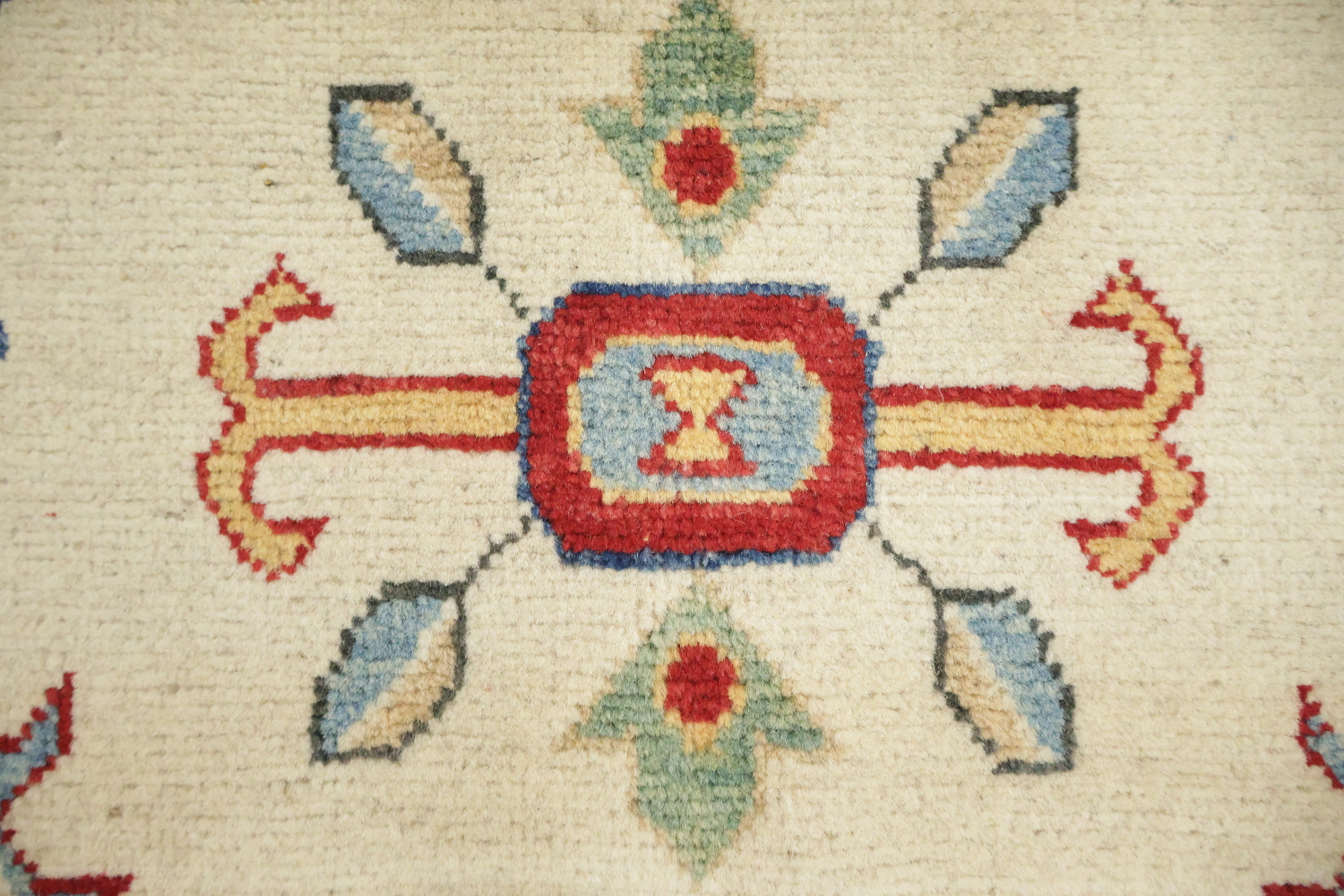 Traditional Red and Blue Rug Ideal for Classic Home Decor 9x12
