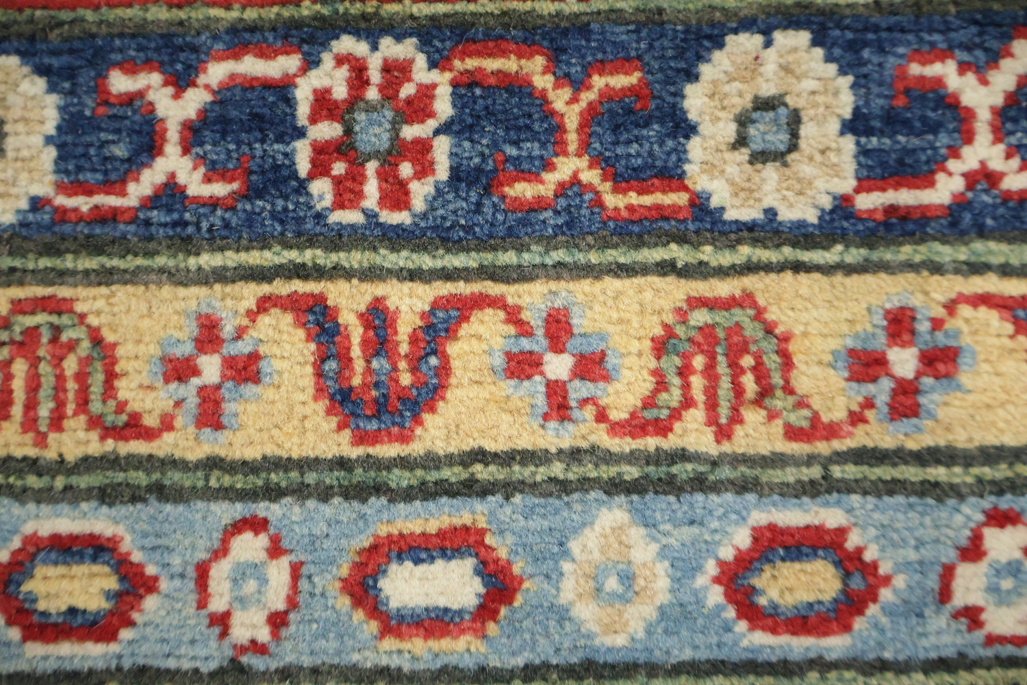 Traditional Red and Blue Rug Ideal for Classic Home Decor 9x12