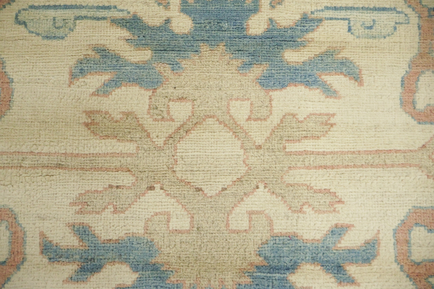 Elegant Traditional Design Ivory and Coral Handmade Rug 11' 5'' x 8' 6''