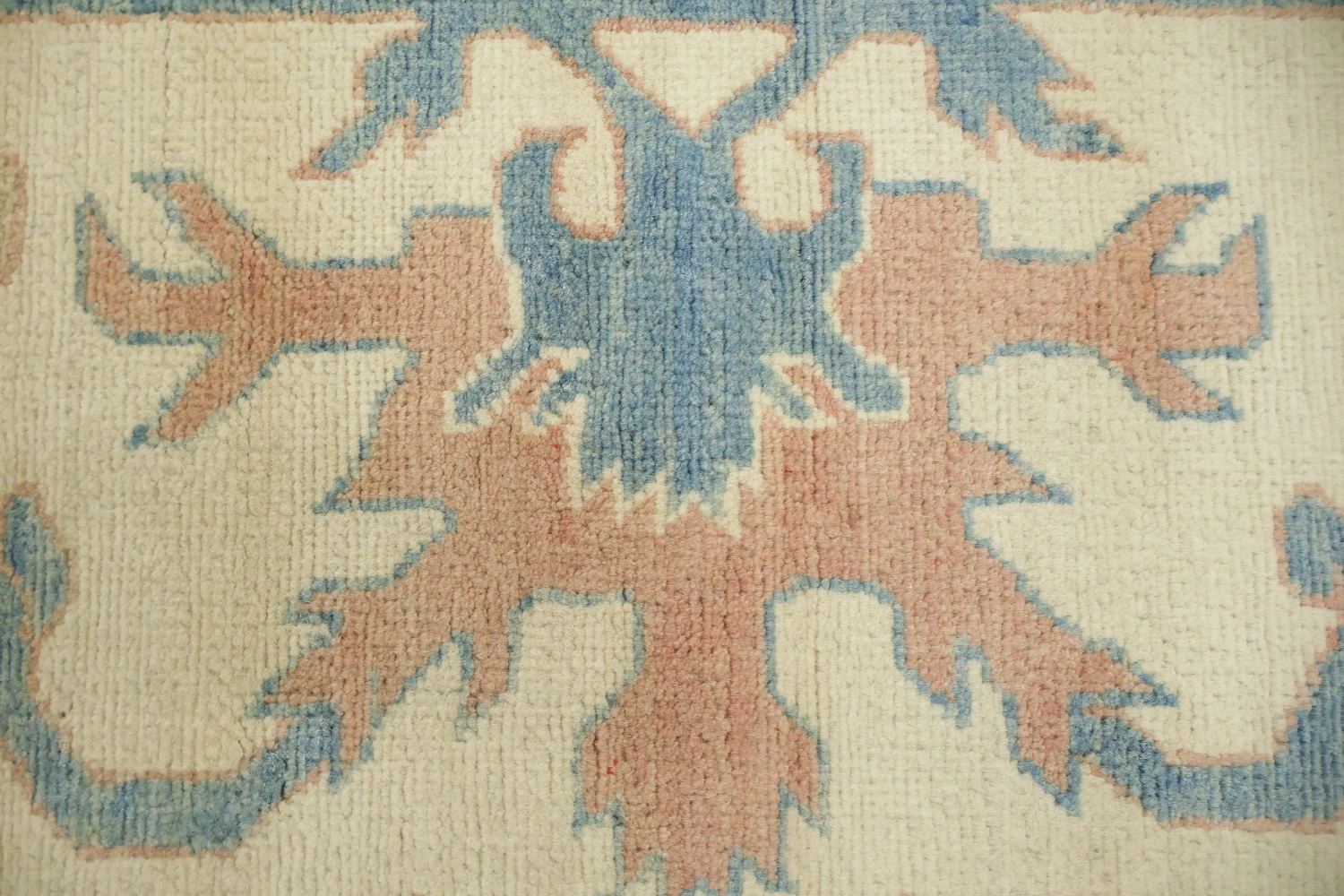 Elegant Traditional Design Ivory and Coral Handmade Rug 11' 5'' x 8' 6''