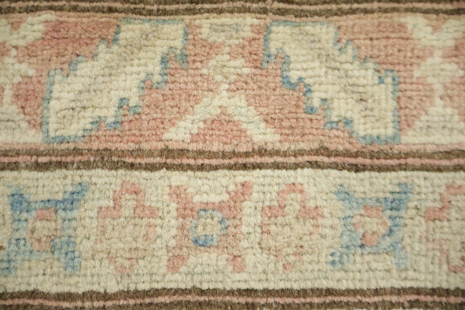 Elegant Traditional Design Ivory and Coral Handmade Rug 11' 5'' x 8' 6''