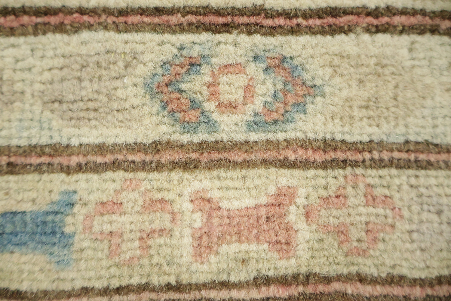 Elegant Traditional Design Ivory and Coral Handmade Rug 11' 5'' x 8' 6''