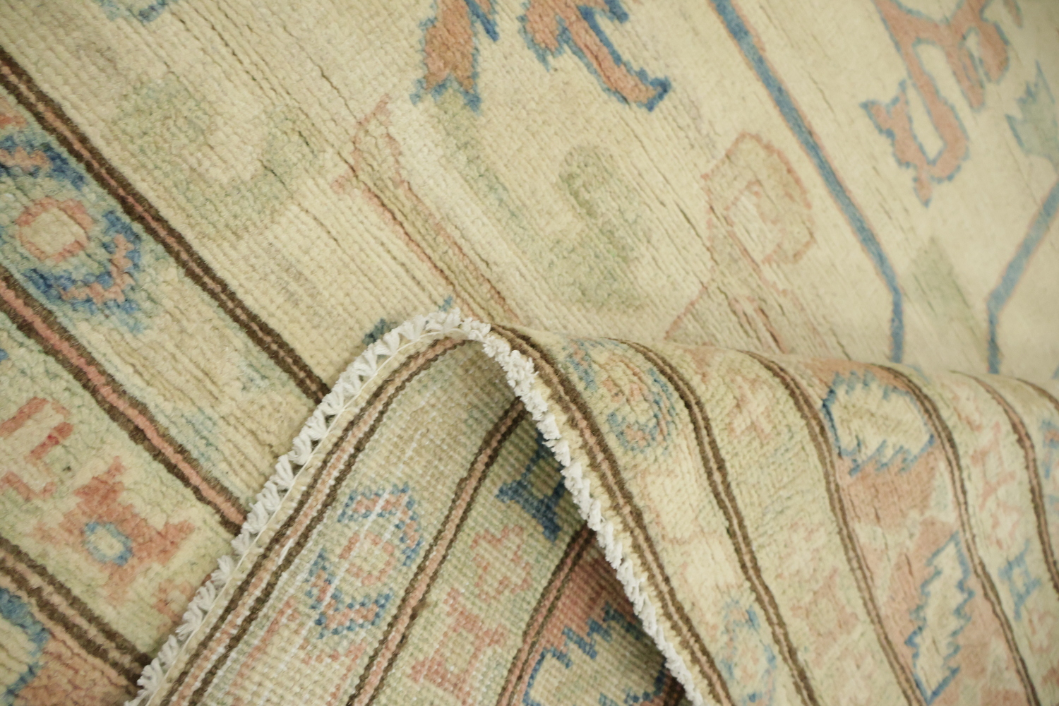 Elegant Traditional Design Ivory and Coral Handmade Rug 11' 5'' x 8' 6''