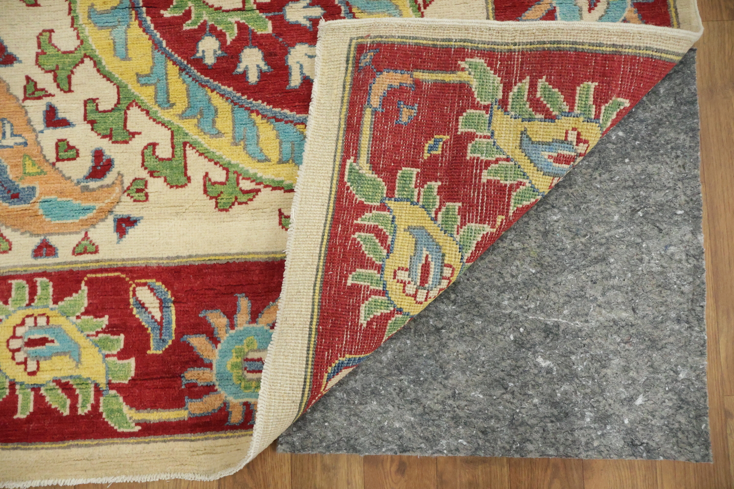 Sophisticated Red and Cream Traditional Rug for Living Space 8'x12'