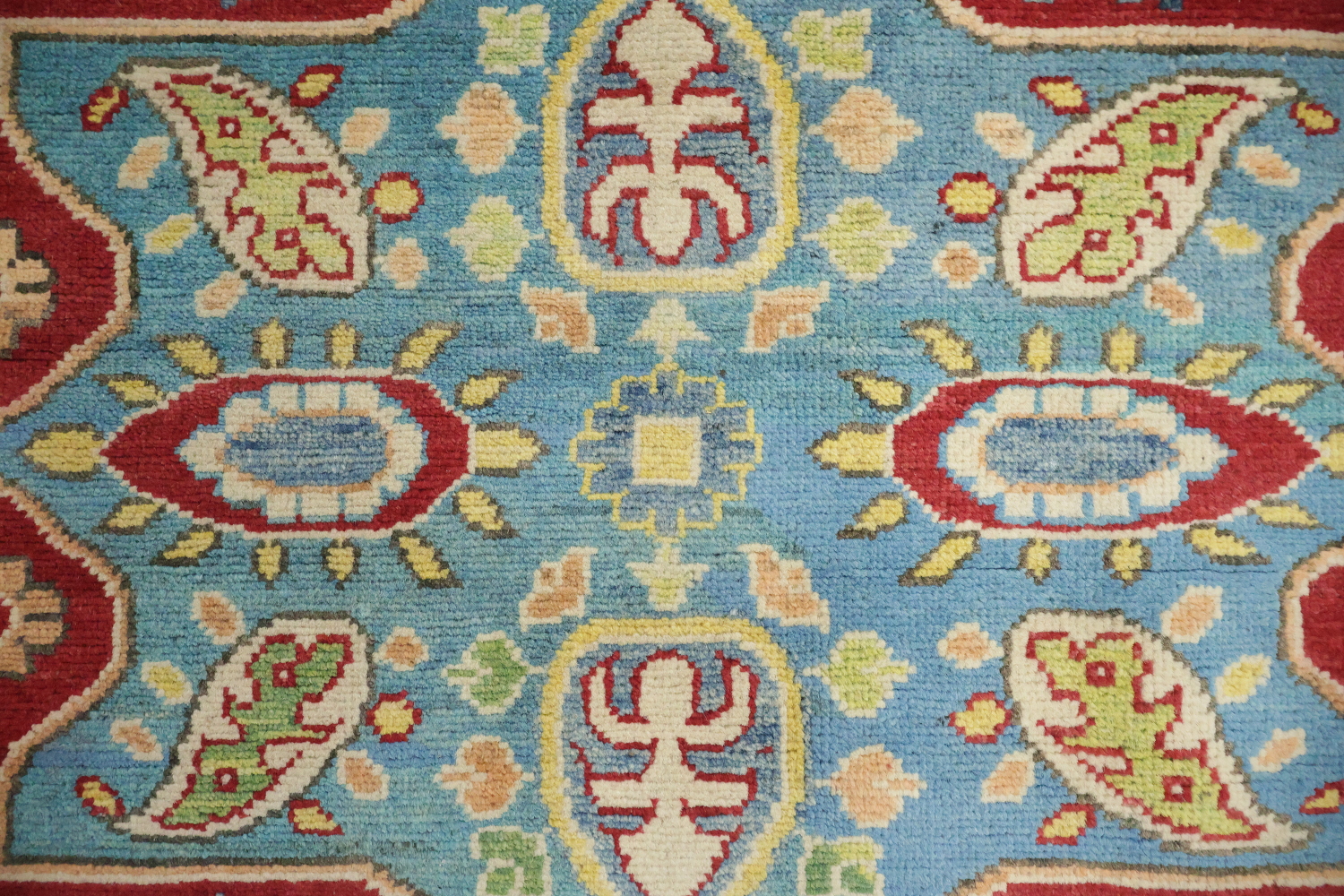 Sophisticated Red and Cream Traditional Rug for Living Space 8'x12'