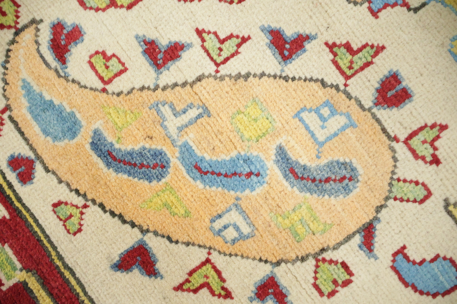 Sophisticated Red and Cream Traditional Rug for Living Space 8'x12'
