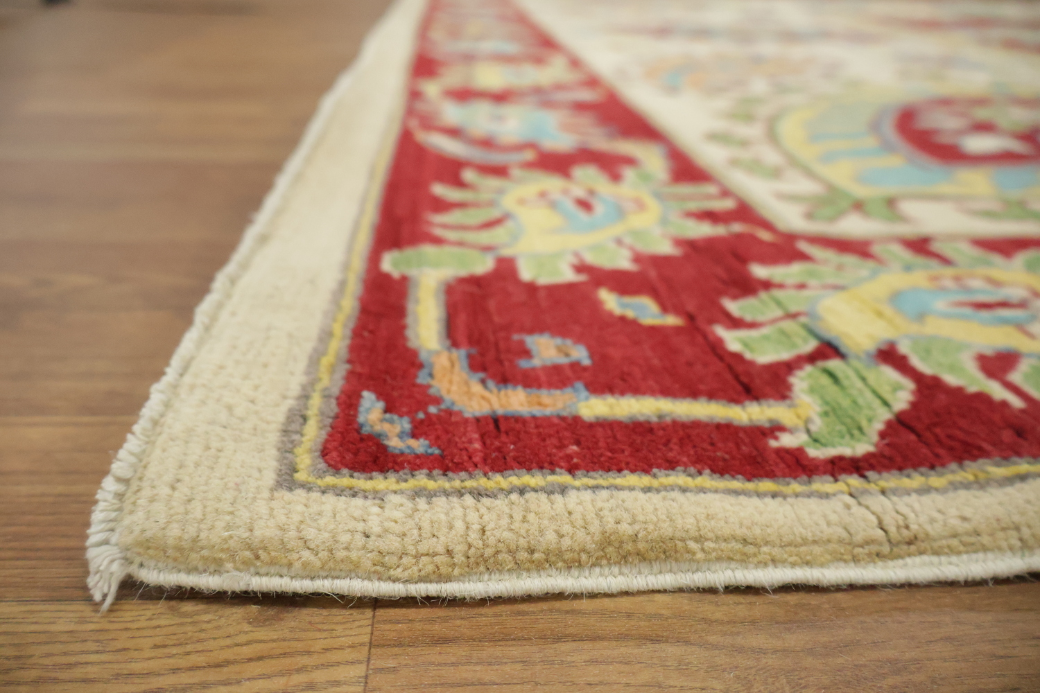 Sophisticated Red and Cream Traditional Rug for Living Space 8'x12'
