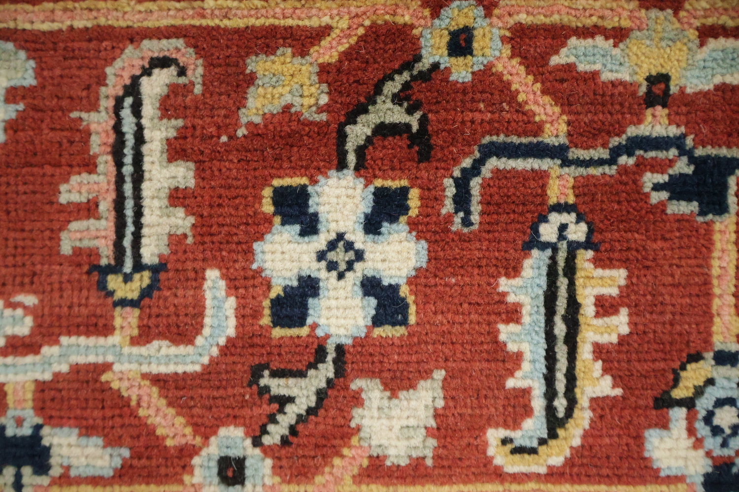 Luxurious Persian-Inspired Heriz Rug in Rich Earth Tones 6'x9'