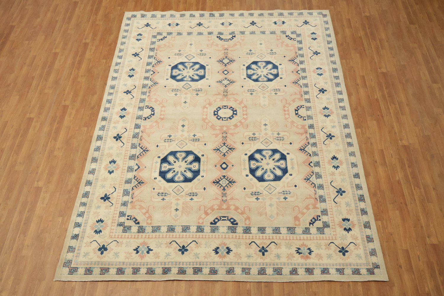 Classic Pattern Cream and Blue Rug for Elegant Living Spaces 8x11