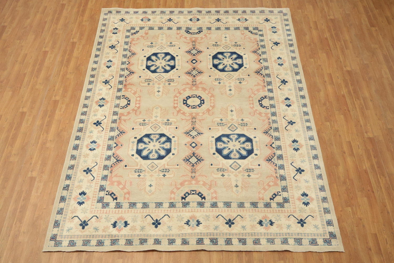 Classic Pattern Cream and Blue Rug for Elegant Living Spaces 8x11