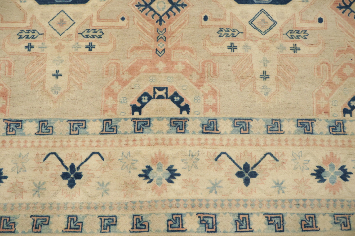 Classic Pattern Cream and Blue Rug for Elegant Living Spaces 8x11