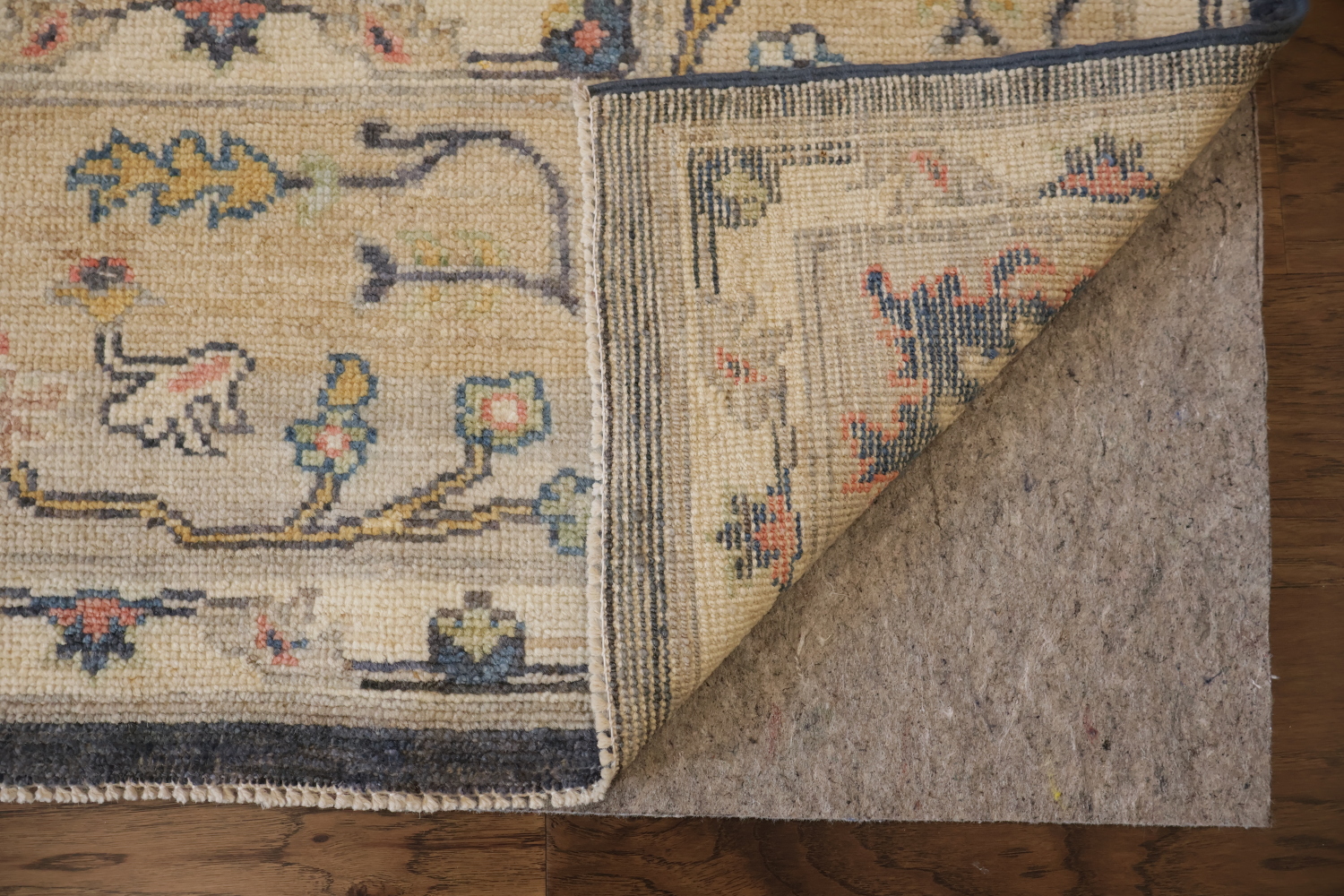 Antique-Style Wool Oriental Oushak Rug with Exquisite Floral Design and Soft Hues 8x10