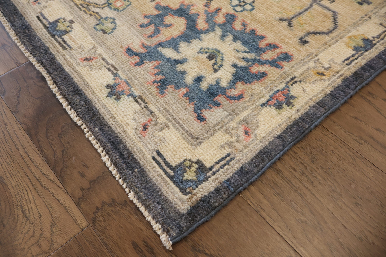 Antique-Style Wool Oriental Oushak Rug with Exquisite Floral Design and Soft Hues 8x10