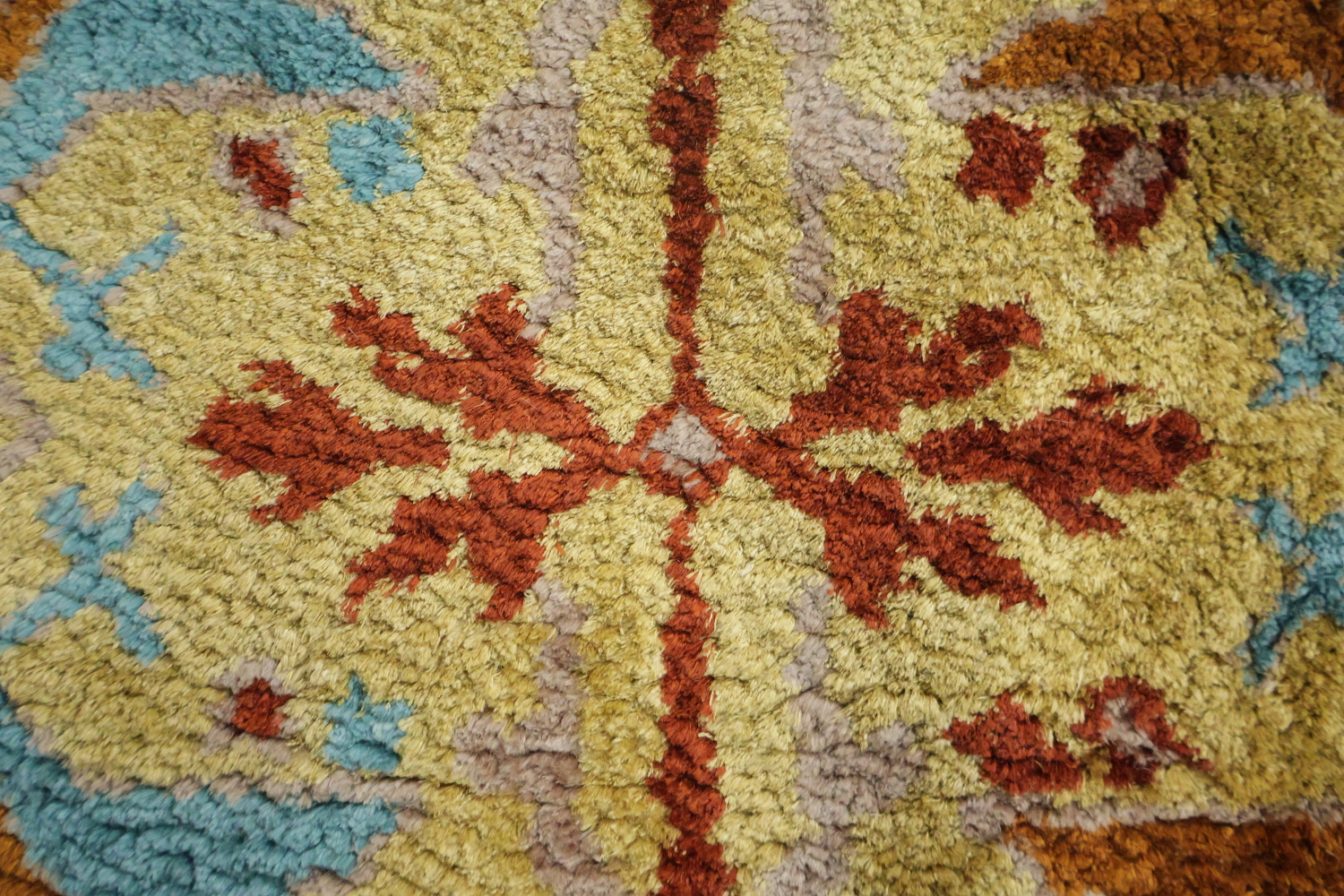 RARE! Intricate Vintage Design silk Rug for Elegant Living Spaces 4x6