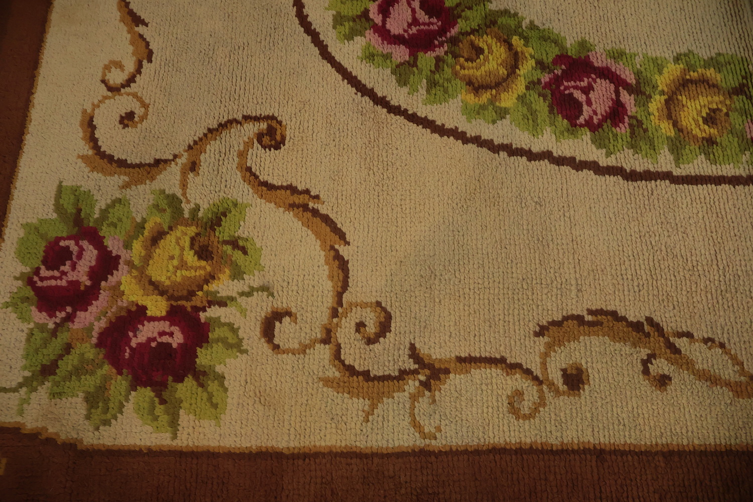Elegant Savonnerie Aubusson Area Rug 6x9 with Ornate Oval Design