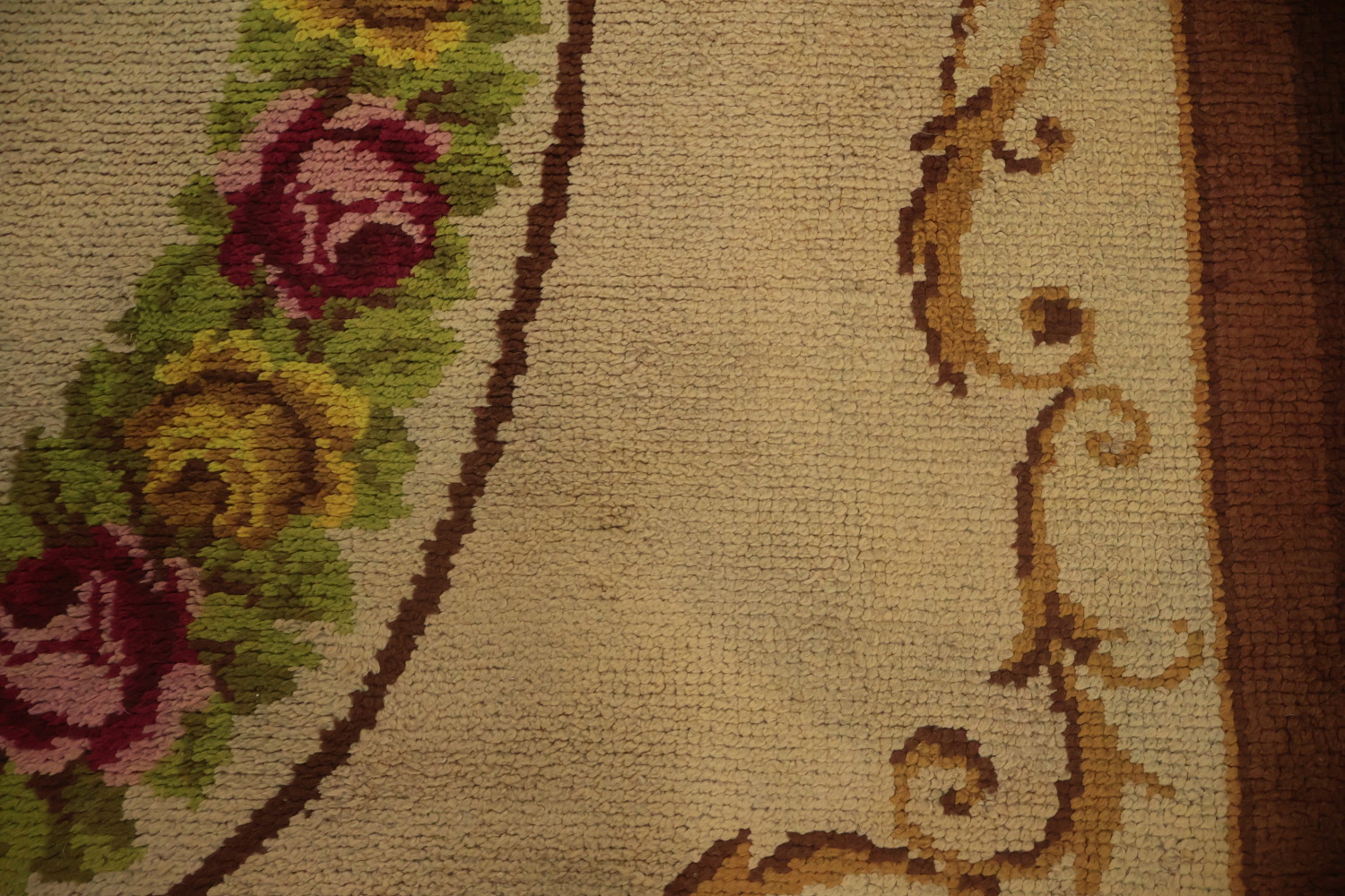 Elegant Savonnerie Aubusson Area Rug 6x9 with Ornate Oval Design
