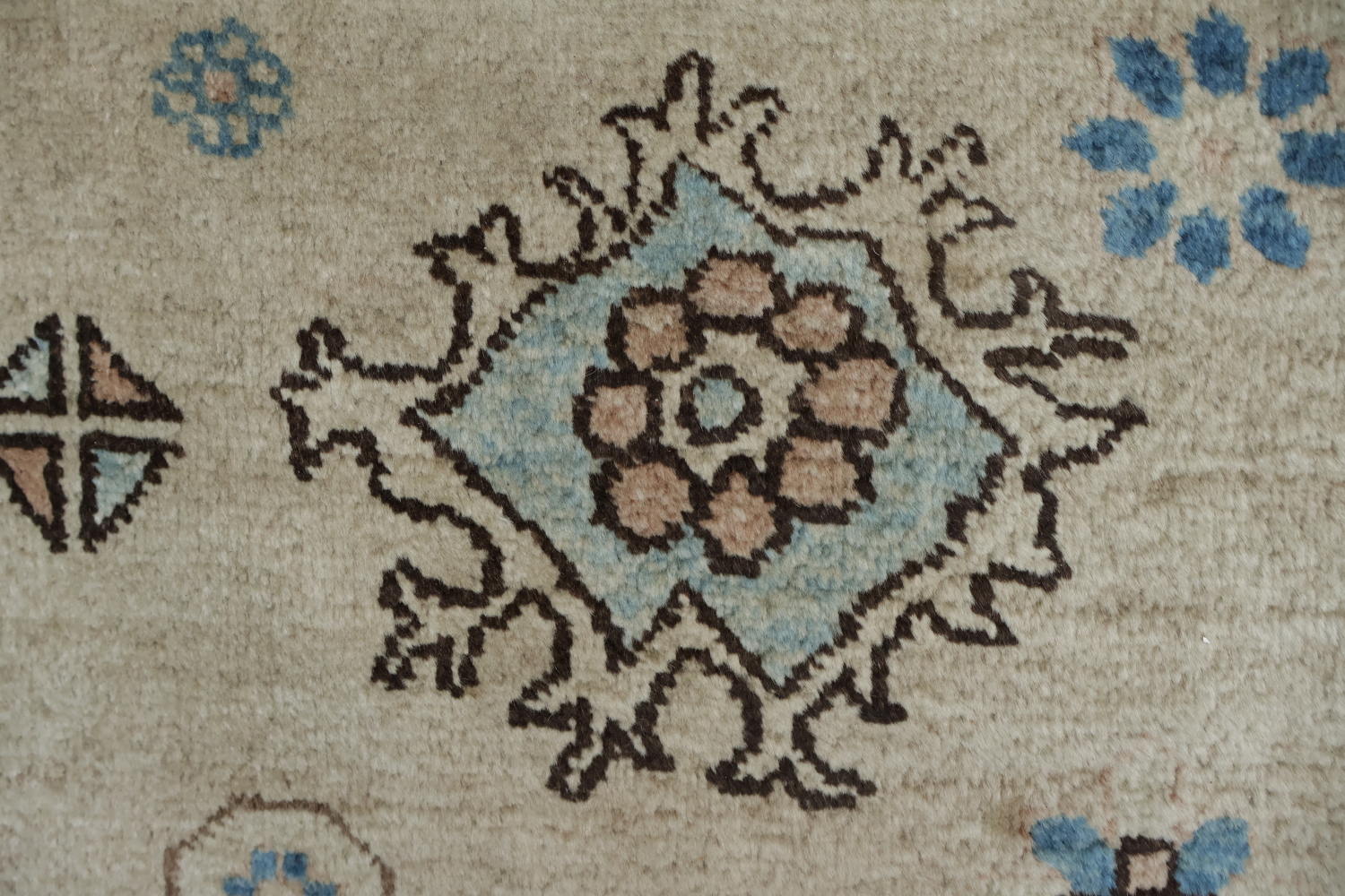 Refined Blue and Beige Heriz Serapi Persian Rug 6x10