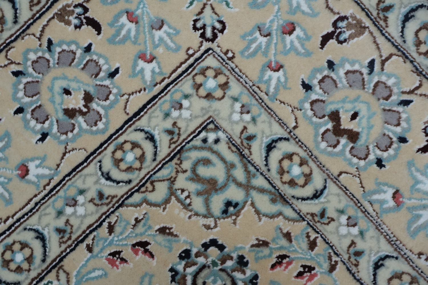 Luxurious Red Nain Persian Rug with Elegant Floral Patterns 6x10