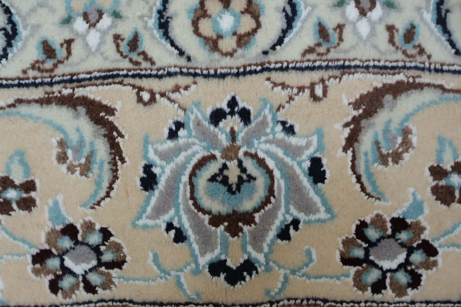 Luxurious Red Nain Persian Rug with Elegant Floral Patterns 6x10