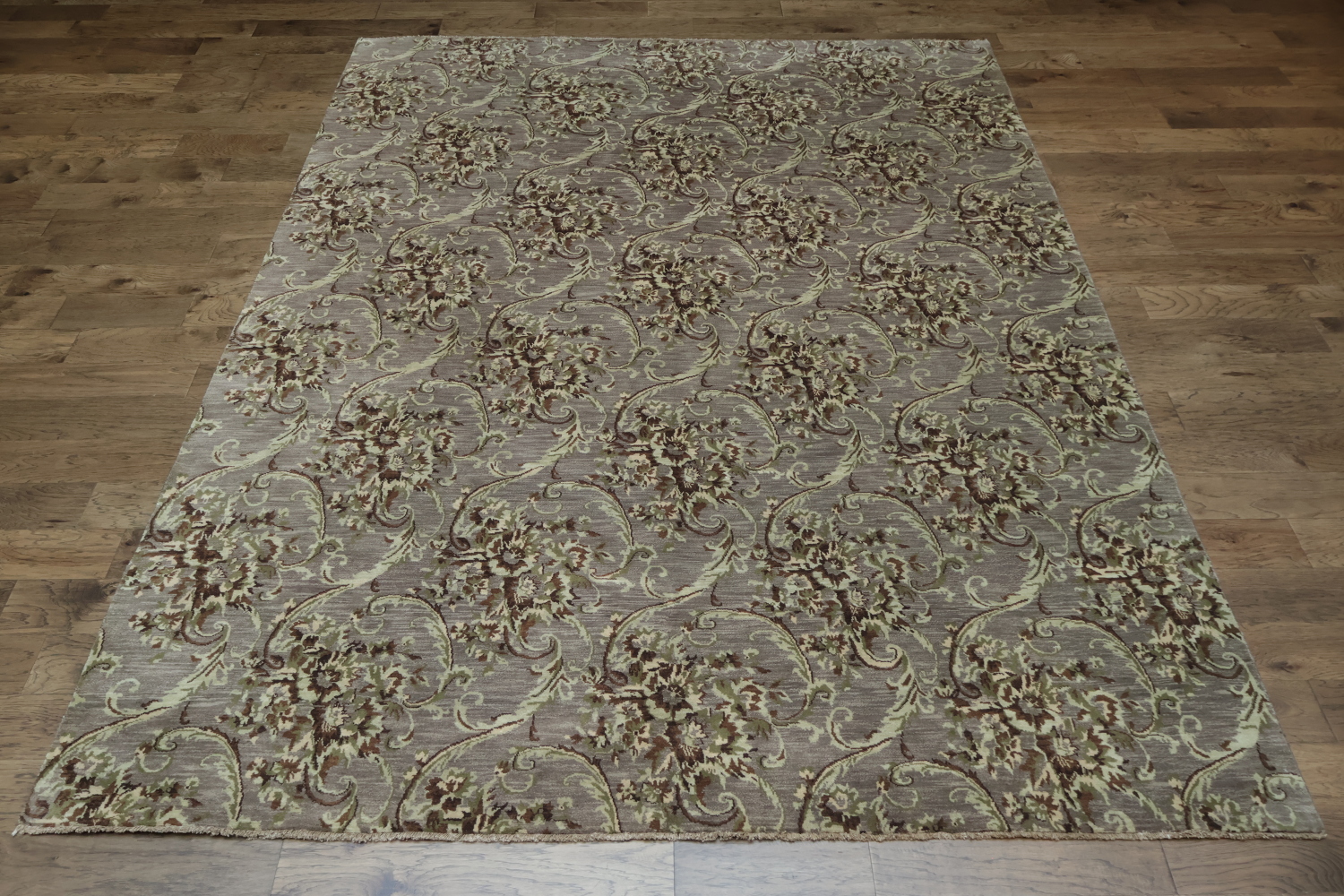Luxurious Brown Rug with Detailed Paisley Patterns for Living Spaces 9x12