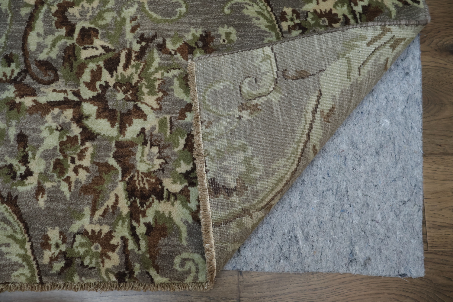 Luxurious Brown Rug with Detailed Paisley Patterns for Living Spaces 9x12