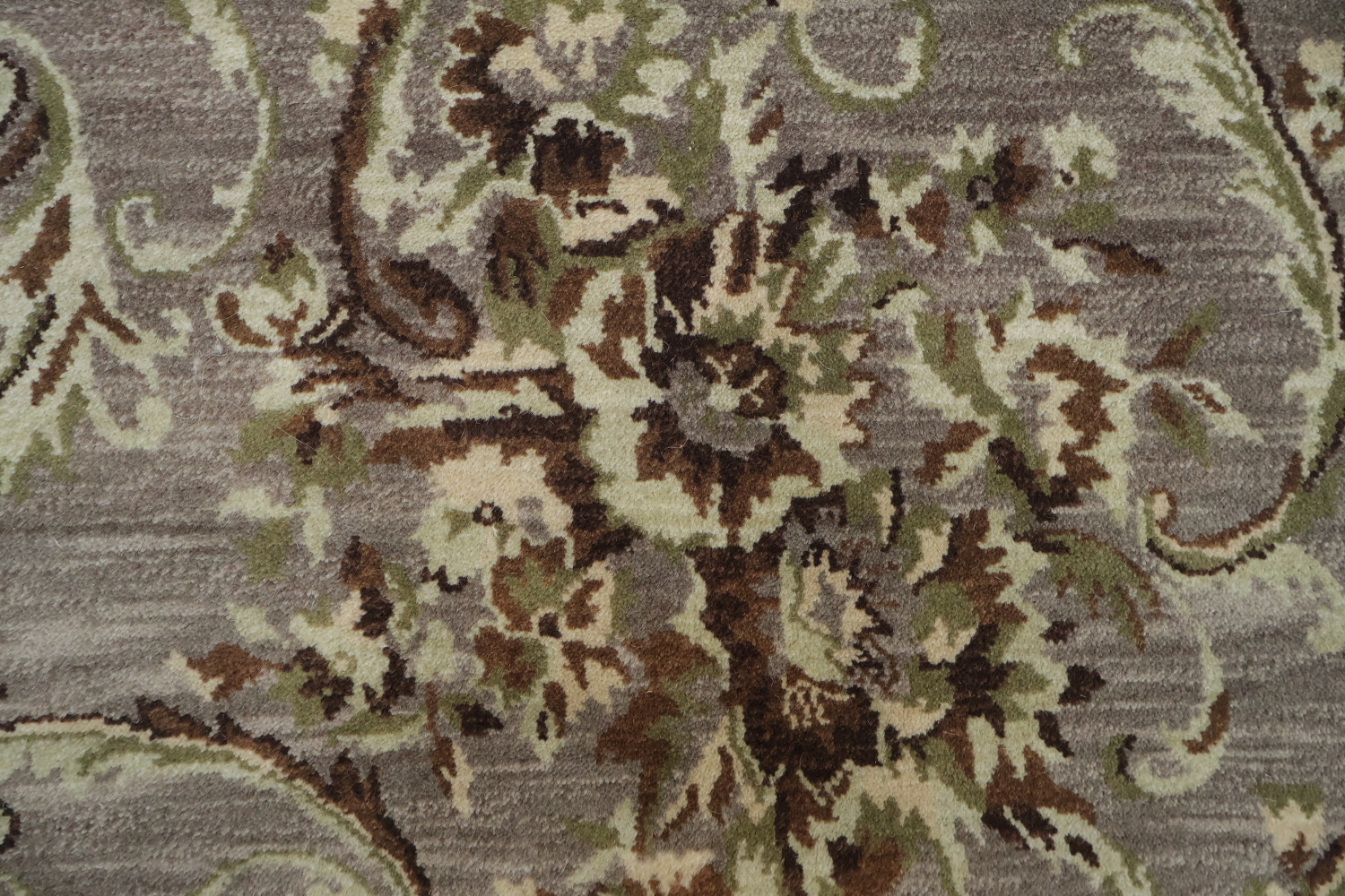 Luxurious Brown Rug with Detailed Paisley Patterns for Living Spaces 9x12