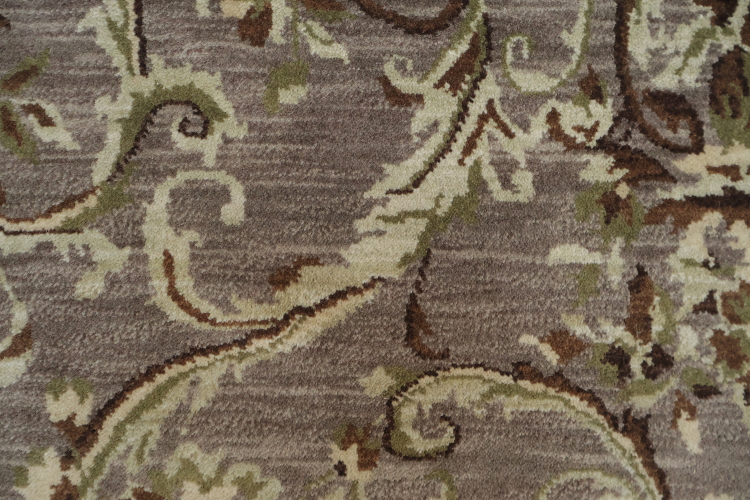 Luxurious Brown Rug with Detailed Paisley Patterns for Living Spaces 9x12