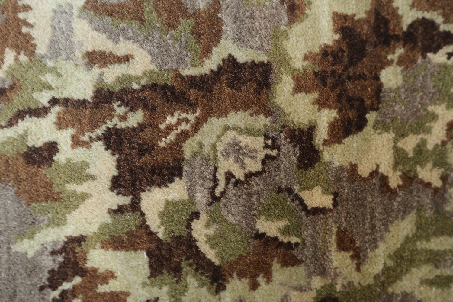 Luxurious Brown Rug with Detailed Paisley Patterns for Living Spaces 9x12