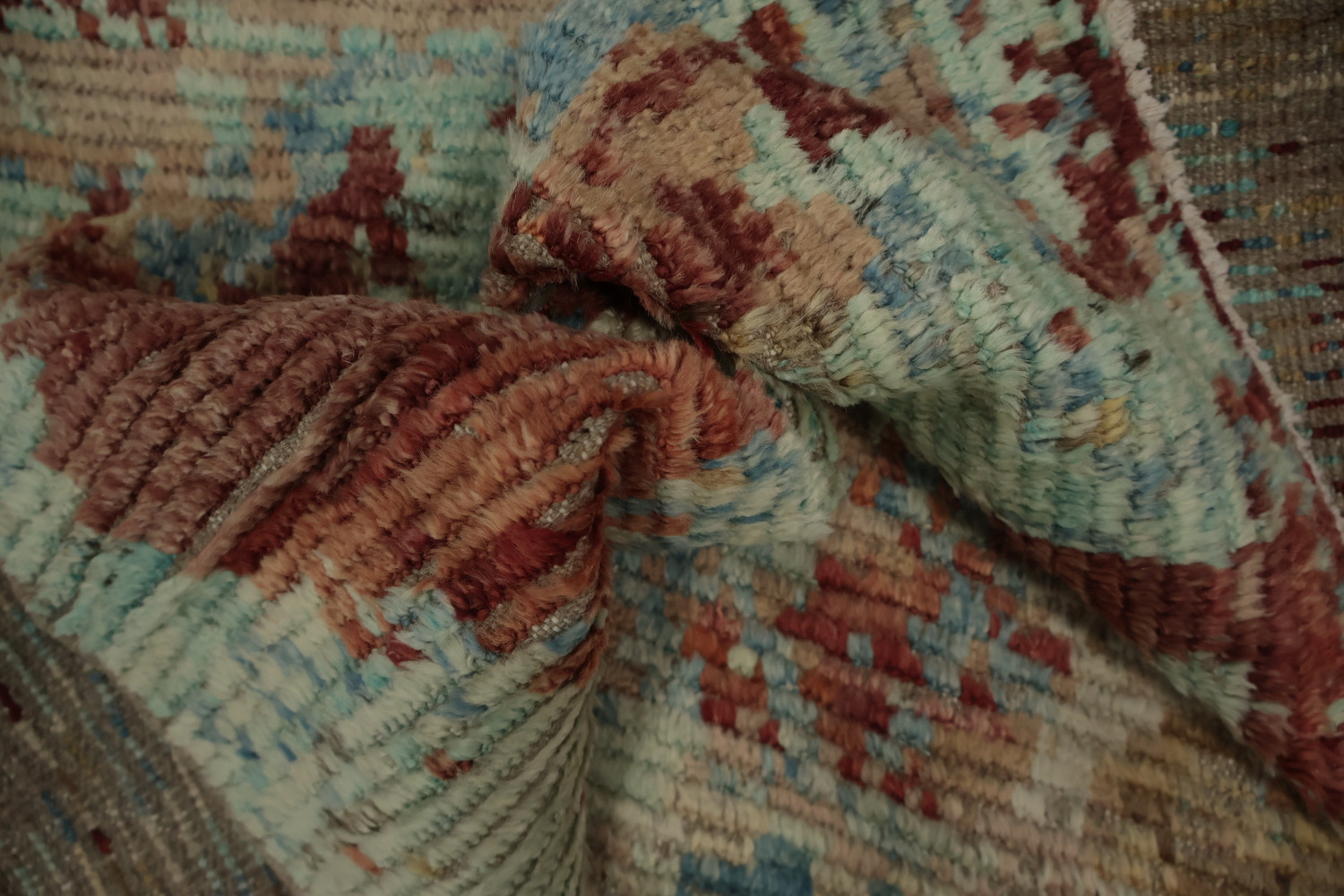 Abstract Earth-Toned Modern Area Rug 9x12 with Distressed Texture Style