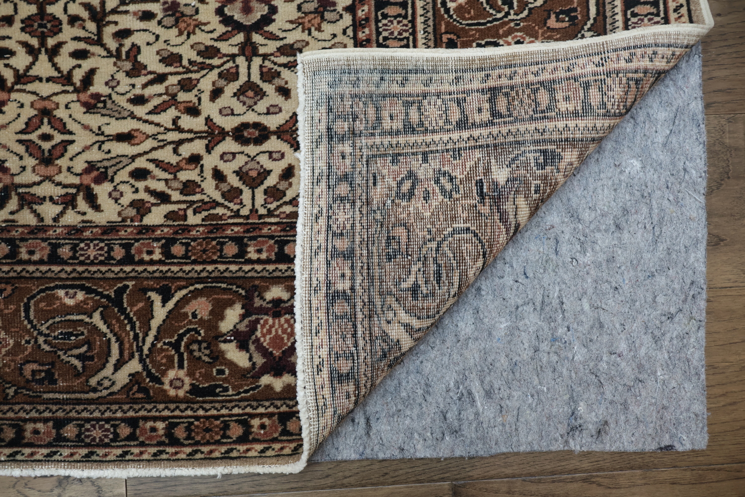 Vintage Floral Pattern Turkish Rug with Classic Brown Border Design 7x10